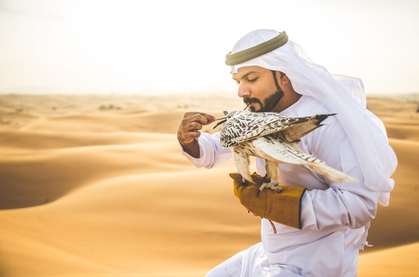 Les meilleures djellabas homme : styles et prix à découvrir